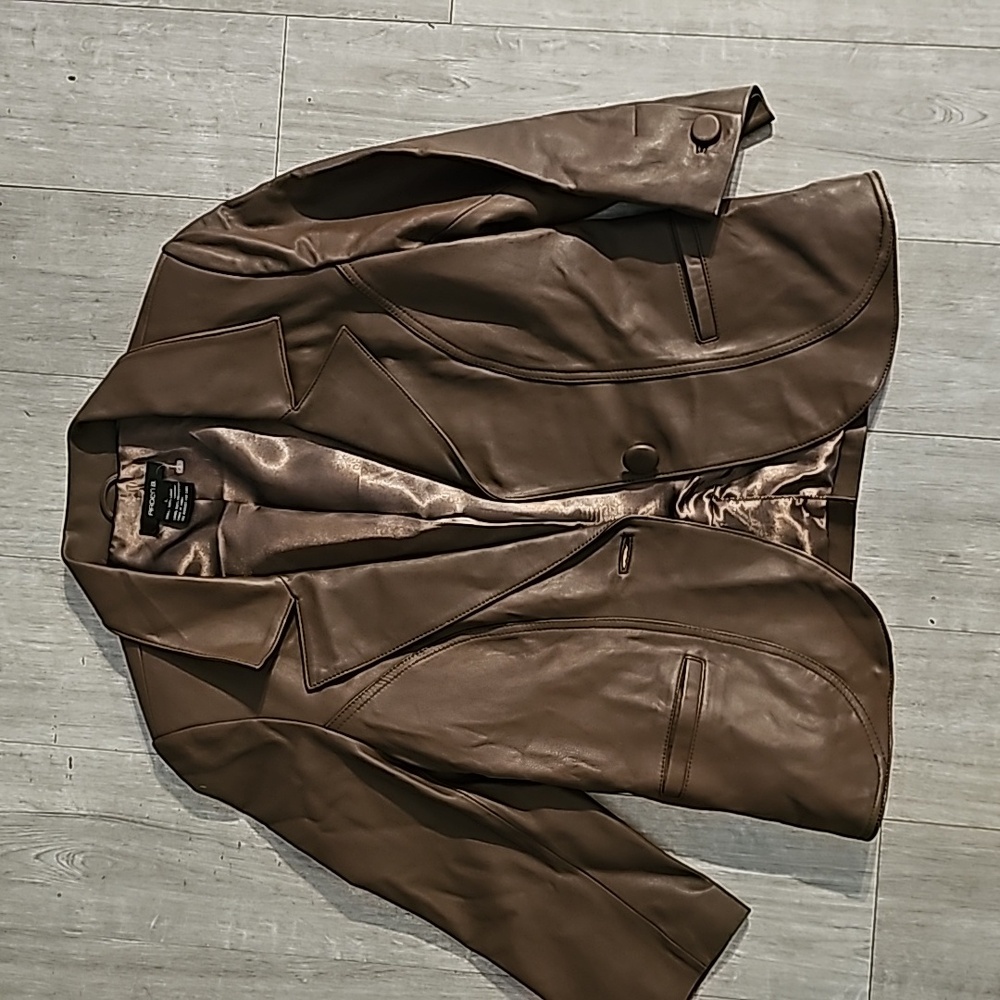 Leather blazer with 3/4 sleeve